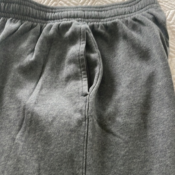 UA Mens sweats - Picture 4 of 4